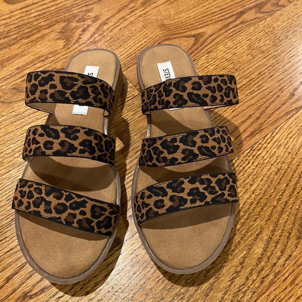 Steve Madden leopard print slides